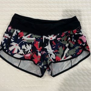 Lulu speed up 2.5’ inch shorts